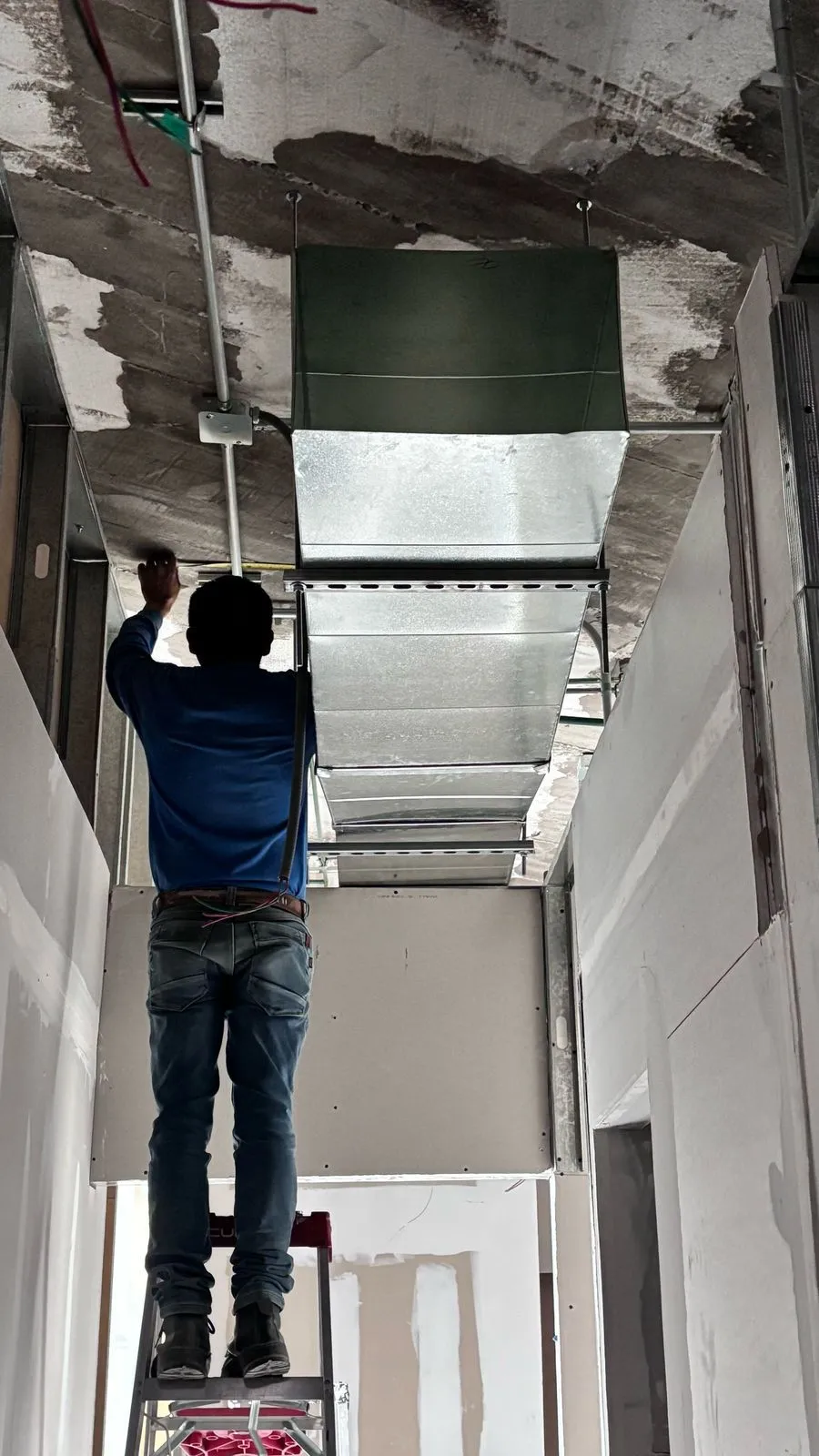 Instalación de sistema de ventilación en quirófano