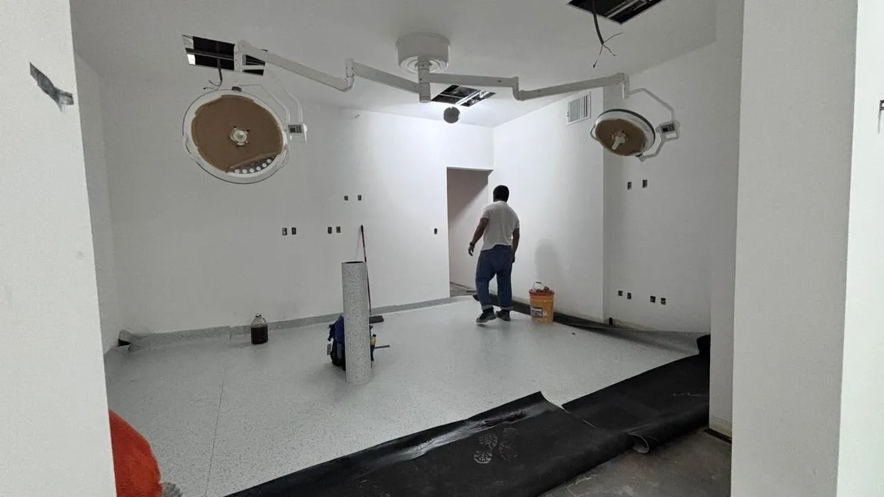 Colocación de loseta vinílica conductiva